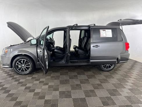 Used 2017 Dodge Grand Caravan GT FWD image 11