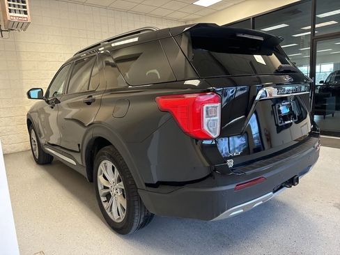 Used 2023 Ford Explorer XLT w/ Equipment Group 202A AWD/4WD image 3