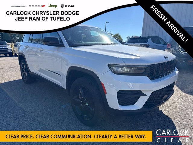 Used 2023 Jeep Grand Cherokee Altitude AWD/4WD image 4