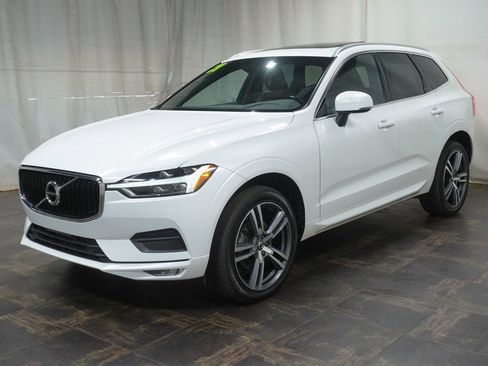 Used 2021 Volvo XC60 T5 Momentum w/ Premium Package AWD/4WD image 2