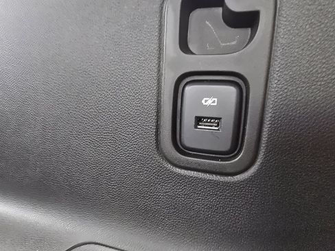 Used 2023 Chevrolet Traverse High Country FWD image 18