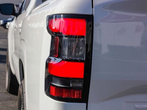 Used 2024 Nissan Frontier SV w/ SV Convenience Package image 8