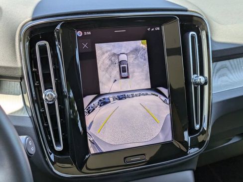 Certified 2026 Volvo XC40 B5 Plus AWD/4WD image 28