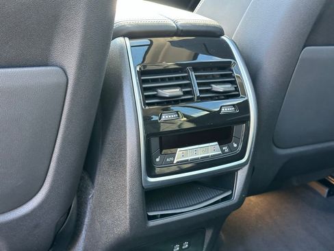 Certified 2024 BMW X7 xDrive40i w/ Premium Package image 28
