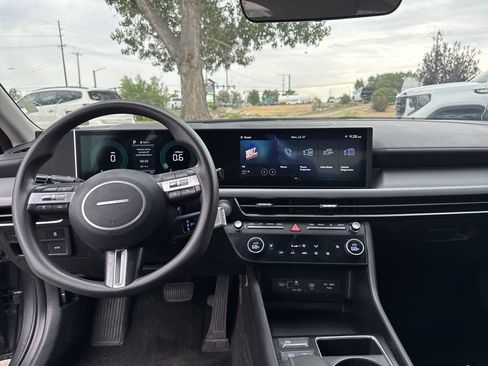 Used 2025 Hyundai Sonata SEL FWD image 12