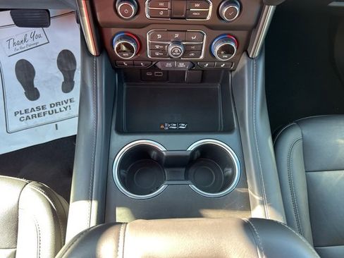 Used 2022 Chevrolet Tahoe Z71 w/ Luxury Package image 19