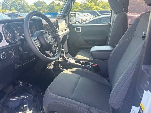 Used 2025 Jeep Wrangler Sport AWD/4WD image 3