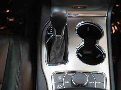 Used 2021 Jeep Grand Cherokee Limited w/ Trailer Tow Group IV image 18