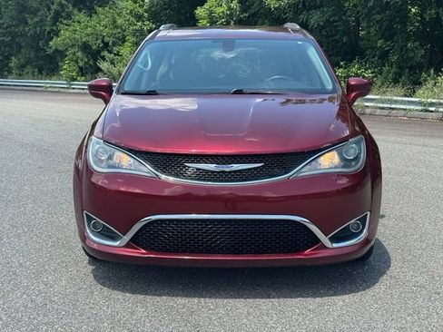 Used 2020 Chrysler Pacifica Touring-L Plus w/ Tire & Wheel Group FWD image 2