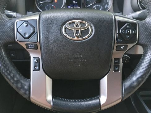 Used 2021 Toyota Tacoma SR5 AWD/4WD image 15