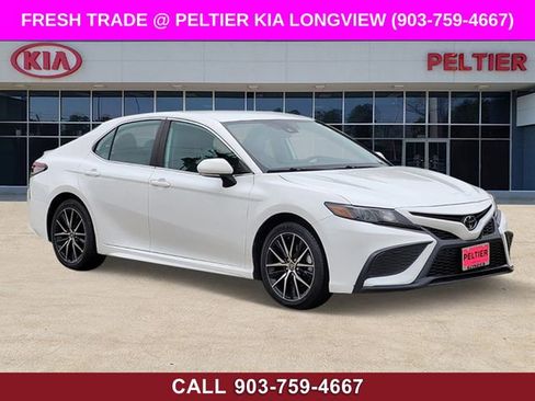 Used 2023 Toyota Camry SE FWD image 1