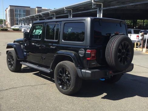 Used 2023 Jeep Wrangler Unlimited Sahara w/ Cold Weather Group AWD/4WD image 3