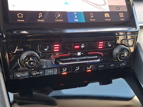 Used 2023 Jeep Grand Cherokee Limited image 29