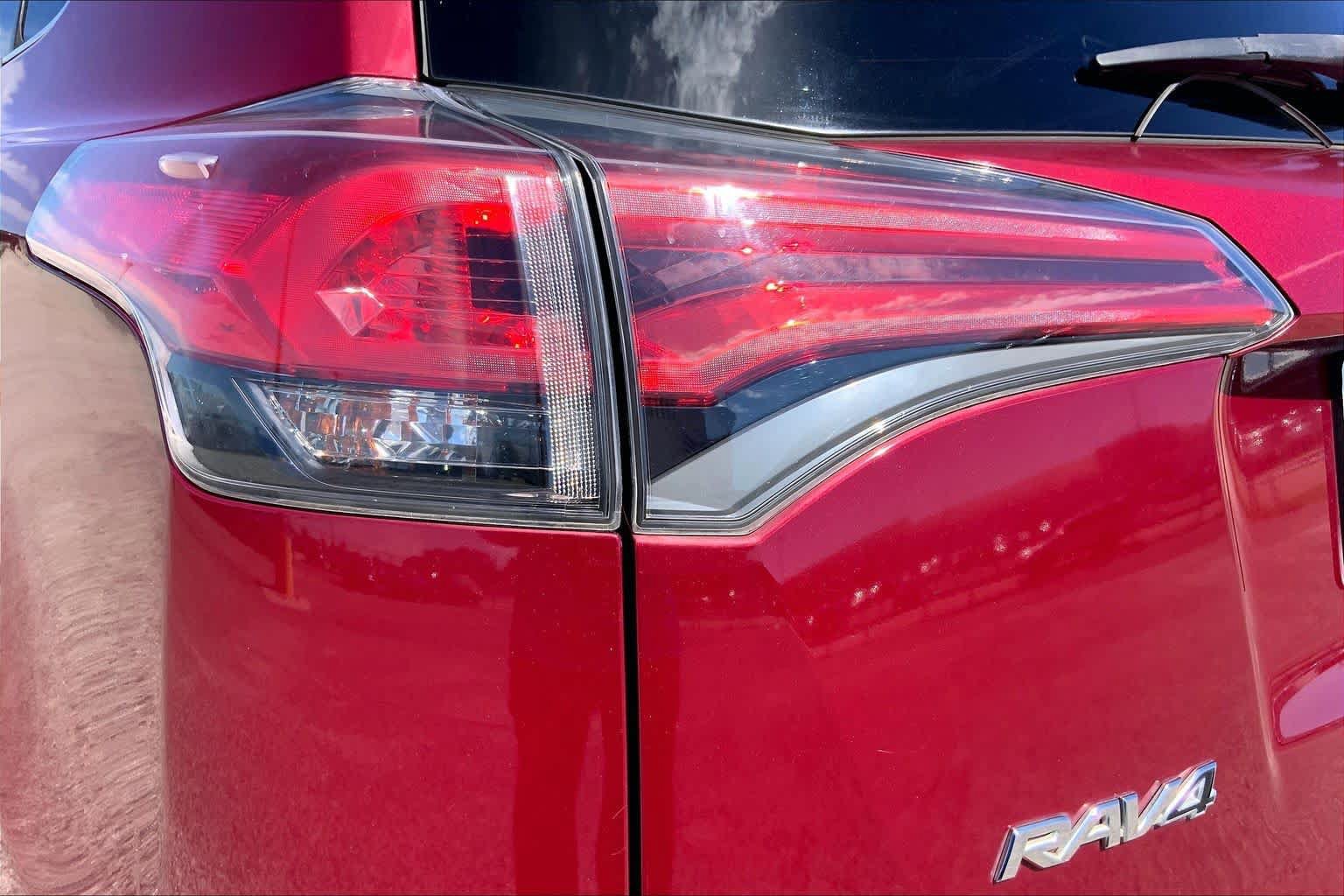 Used 2018 Toyota RAV4 XLE FWD image 28