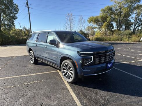 New 2026 Chevrolet Suburban High Country image 3