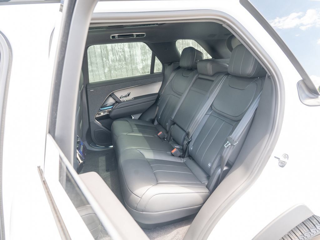 New 2026 Land Rover Range Rover Sport SE AWD/4WD image 23