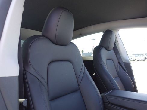 Used 2025 Tesla Model Y Performance image 15