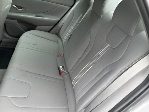 Used 2023 Hyundai Elantra SEL FWD image 10