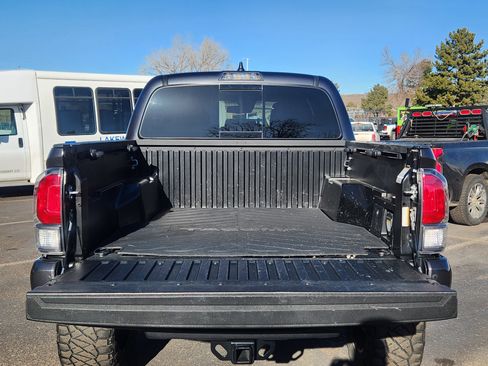 Used 2022 Toyota Tacoma TRD Off-Road w/ Technology Package image 19