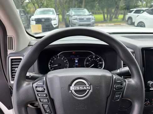 Used 2024 Nissan Frontier SV RWD image 18