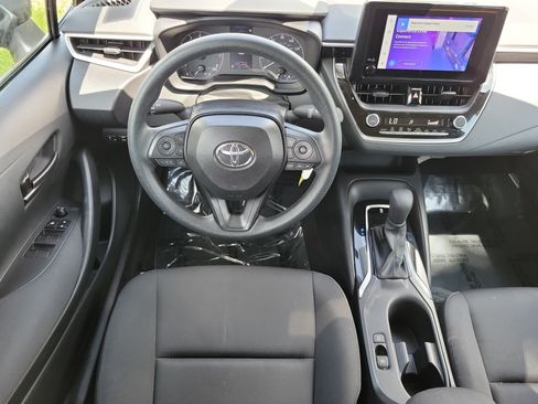 Used 2025 Toyota Corolla LE FWD image 11