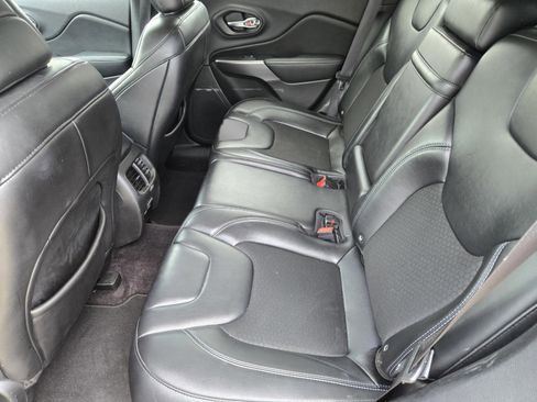 Used 2019 Jeep Cherokee Latitude Plus AWD/4WD image 10