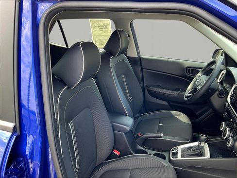 Used 2024 Hyundai Venue Limited FWD image 28