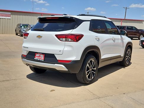 Used 2025 Chevrolet TrailBlazer LT FWD image 3