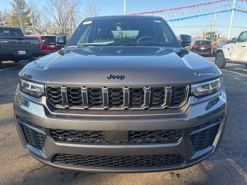 New 2026 Jeep Grand Cherokee Altitude AWD/4WD image 8