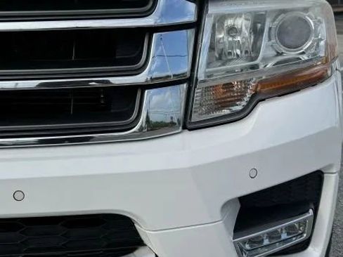 Used 2017 Ford Expedition Limited w/ Equipment Group 301A RWD image 9