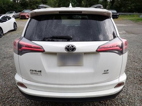 Used 2017 Toyota RAV4 LE w/ Carpet Mat Package AWD/4WD image 4