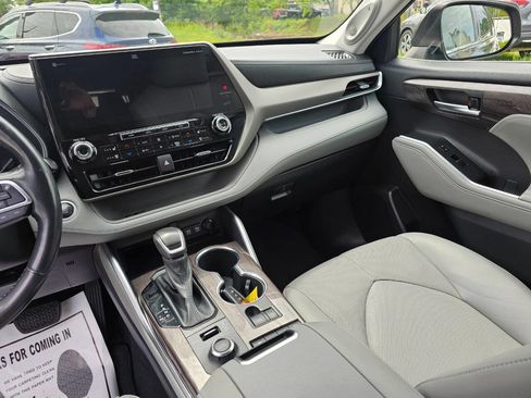 Used 2020 Toyota Highlander Limited AWD/4WD image 13
