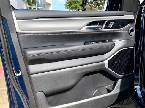 New 2026 Jeep Grand Wagoneer Limited AWD/4WD image 10