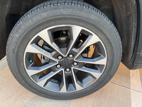 Used 2023 Jeep Grand Cherokee Overland image 5