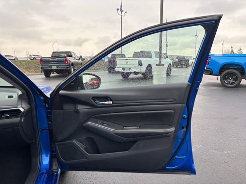 Used 2025 Nissan Altima 2.5 SV image 26