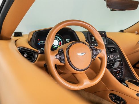 Used 2017 Aston Martin DB11 V12 RWD image 99