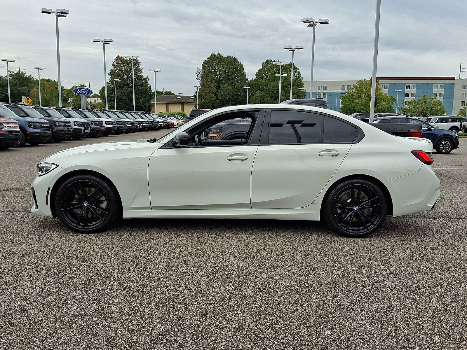Used 2022 BMW 330i xDrive Sedan w/ M Sport Package AWD/4WD image 6
