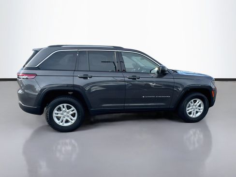 Used 2023 Jeep Grand Cherokee Laredo AWD/4WD image 8