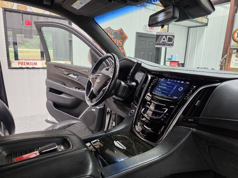 Used 2018 Cadillac Escalade ESV Platinum AWD/4WD image 12
