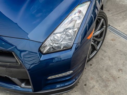 Used 2014 Nissan GT-R Premium image 38