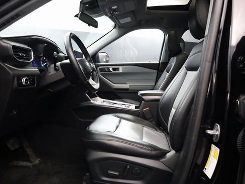 Used 2023 Ford Explorer XLT w/ Equipment Group 202A AWD/4WD image 13