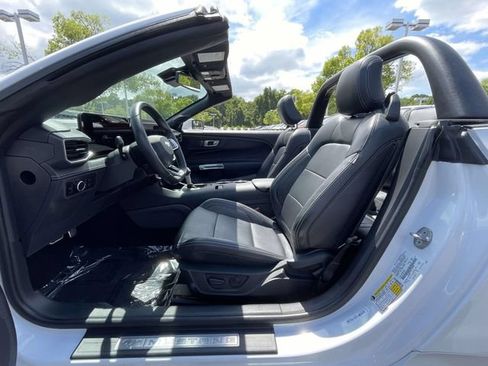 Used 2025 Ford Mustang Premium RWD image 9