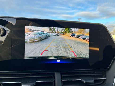 Used 2025 Chevrolet Trax LT image 17