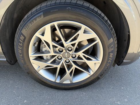 Used 2023 Genesis GV70 2.5T w/ Advanced Package image 8