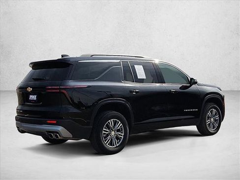 Used 2025 Chevrolet Traverse LT image 5