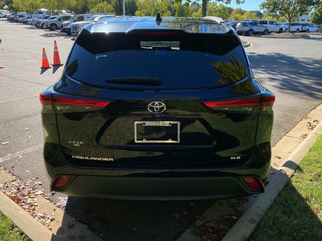 Used 2023 Toyota Highlander XLE FWD image 32