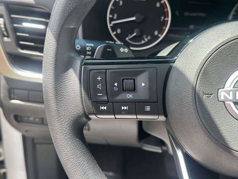 Used 2023 Nissan Rogue SV AWD/4WD image 20
