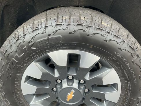 Used 2021 Chevrolet Silverado 2500 Custom w/ Custom Value Package image 11