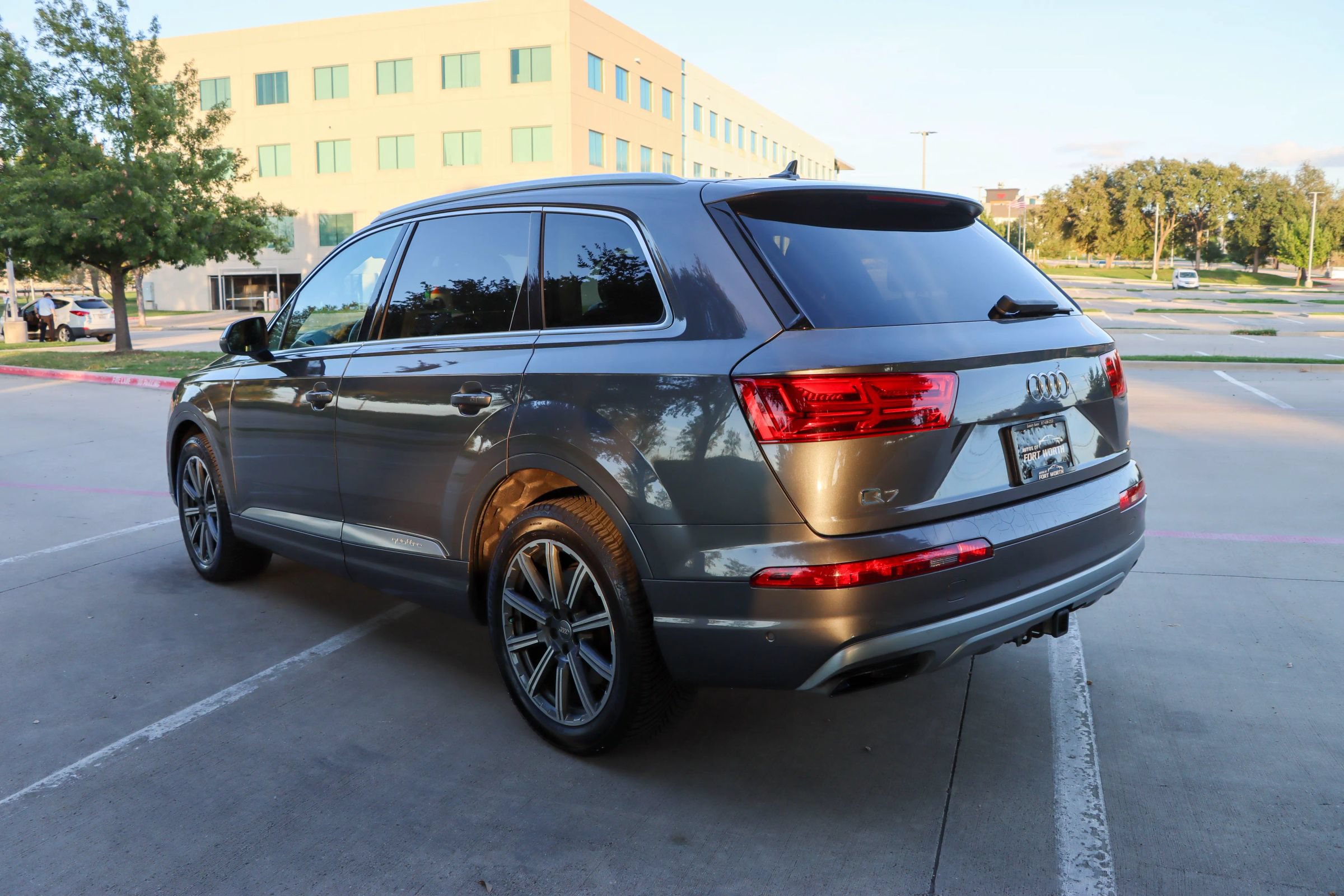 Used 2019 Audi Q7 3.0T Premium Plus w/ Premium Plus Package AWD/4WD image 5
