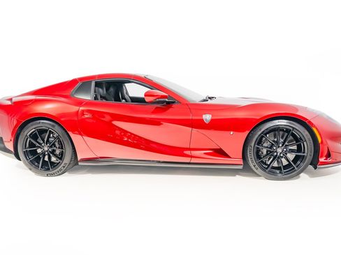 Used 2021 Ferrari 812 GTS image 10